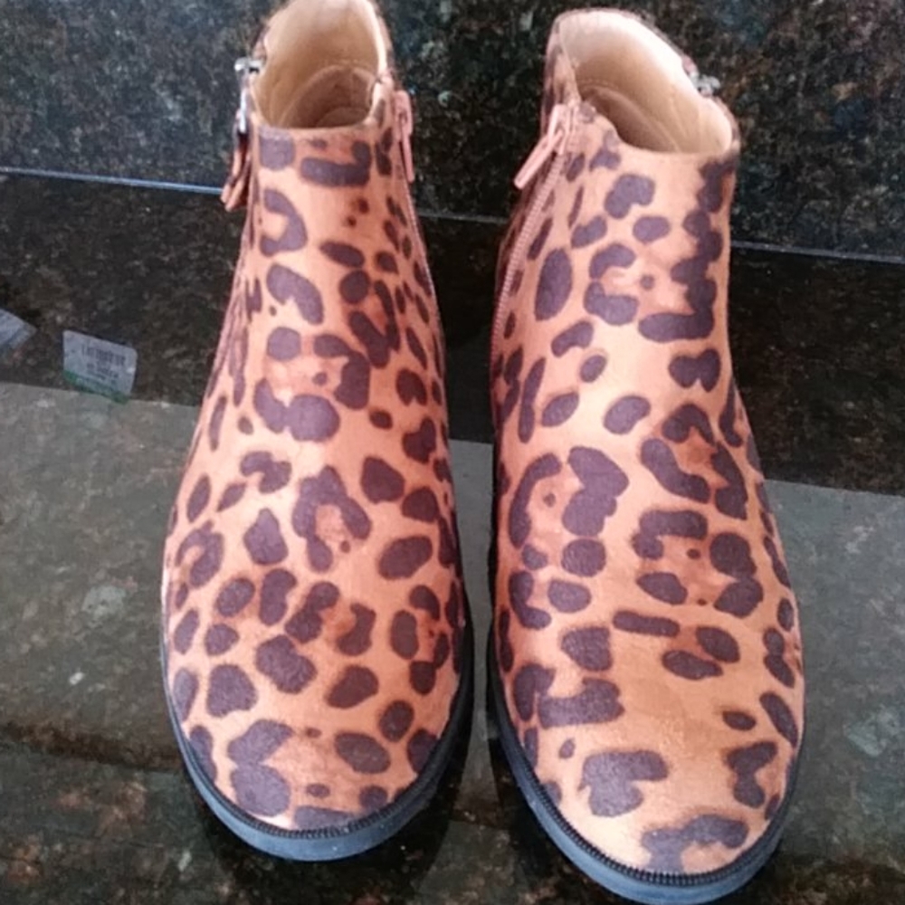 Time and Tru Faux Suede Cheetah Ankle Booties Size 8 - Picture 8 of 12